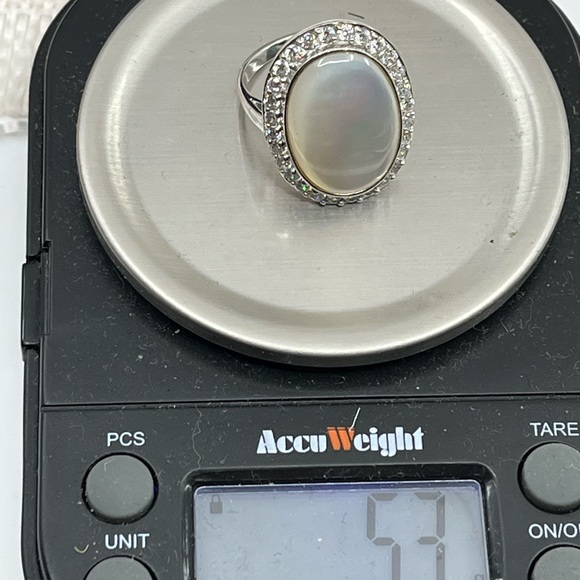 Vintage Mother-of-Pearl Oval Ring with Cubic Zirconia Halo – Size 7 - Picture 16 of 16